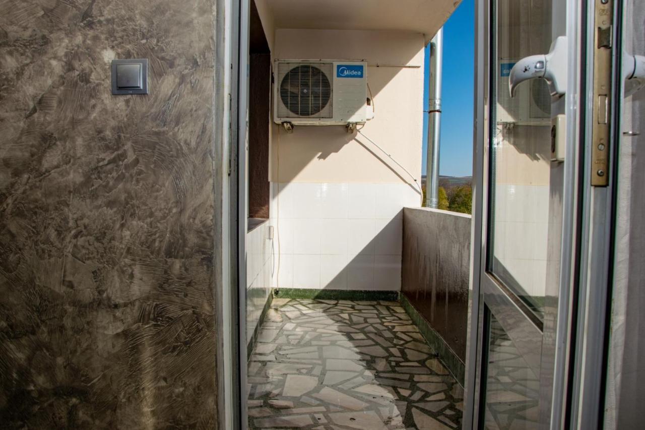Vilhelmov'S Apartament Lukovit Ngoại thất bức ảnh