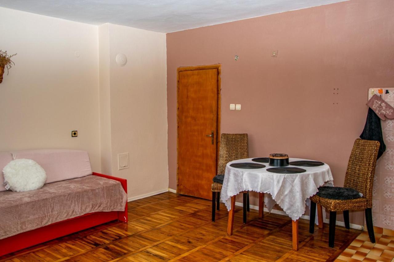 Vilhelmov'S Apartament Lukovit Ngoại thất bức ảnh